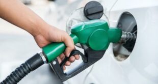 Petrol düşüyor, gözler akaryakıt istasyonlarında